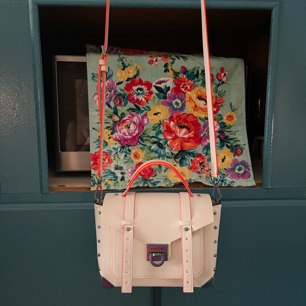 Michael Kors cute and fashionable purse!